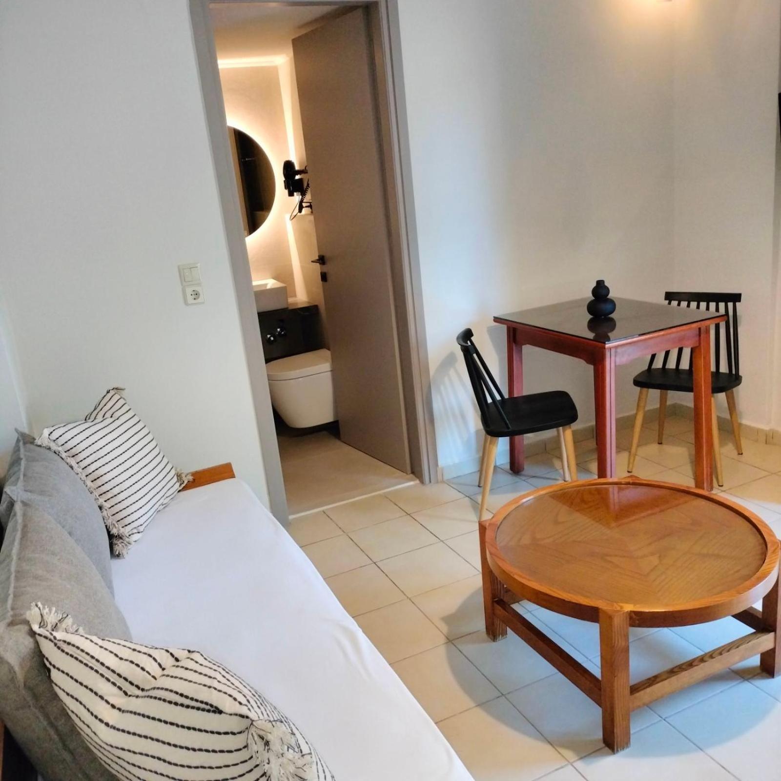 Nancy - Chara Apartments 칼터로스 외부 사진